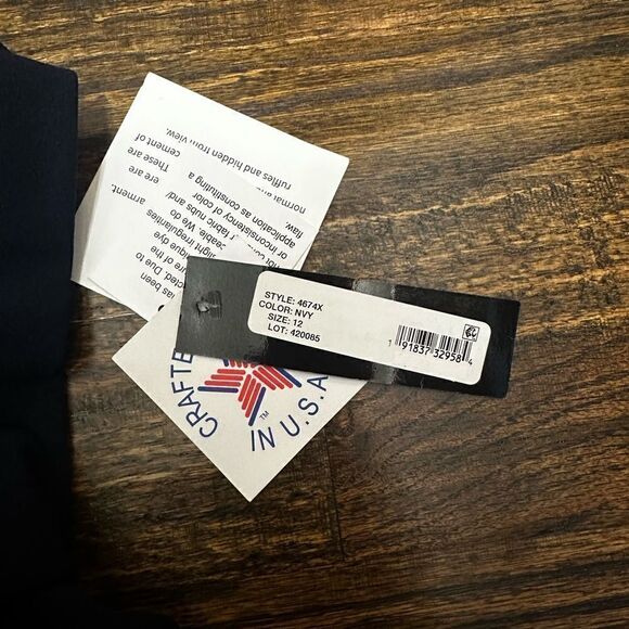 NWT XSCAPE Puff-Sleeve Gown - Picture 9 of 9